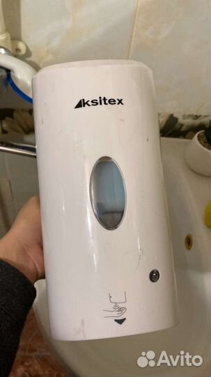 Сенсорный дозатор для жидкого мыла