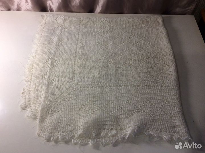 Нежный пуховый кружевной платок
