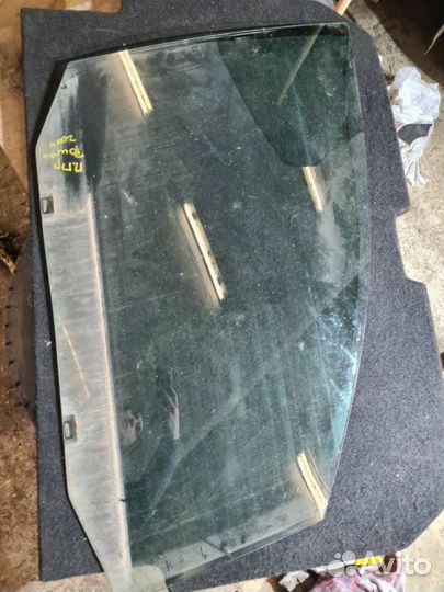 Стекло двери переднее правое Volkswagen Touran 1
