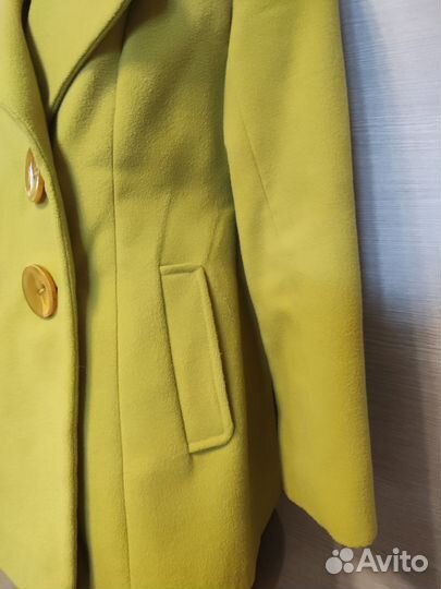 Женское демисезонное пальто горчичного цвета