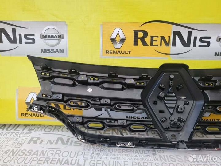 Решетка радиатора под камеру передняя Renault