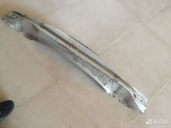 Задний уселитель на volvo s 60 2