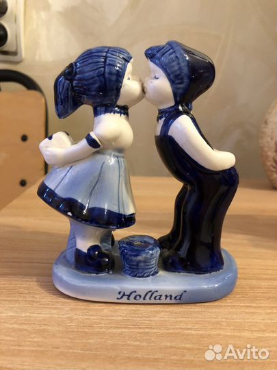 Статуэтка фарфоровая