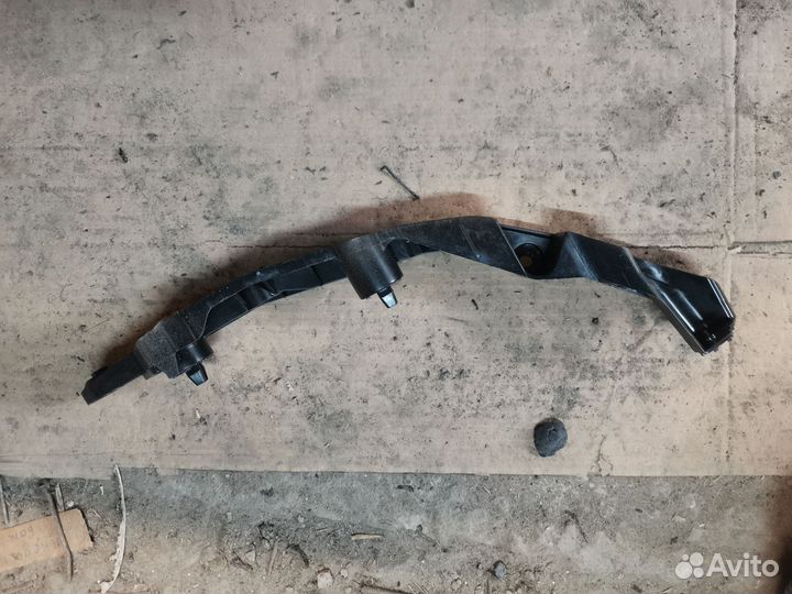 Кронштейн переднего бампера правый juke (F15)