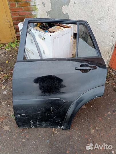 Дверь задняя левая Toyota RAV4 2004гв