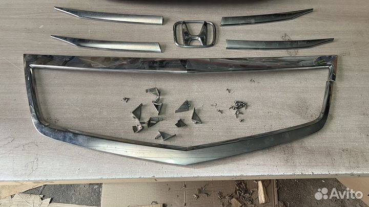 Решетка радиатора Honda Accord 8