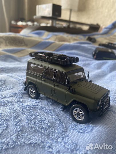 Модель автомобиля 1:43 внедорожники