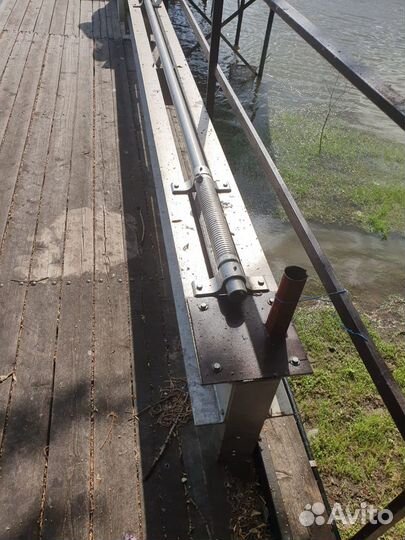 Подьёмник для катера до 10м весом до 6Т на воде