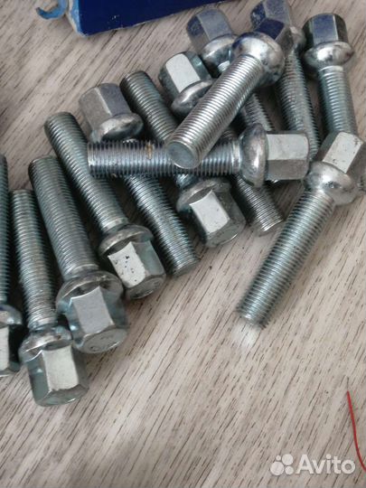 Колесные болты 14х1.5 10.9