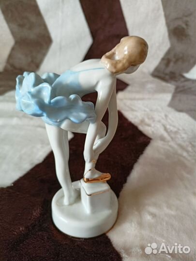 Фарфоровая статуэтка 