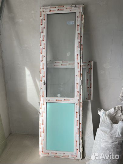 Окно и дверь на балкон