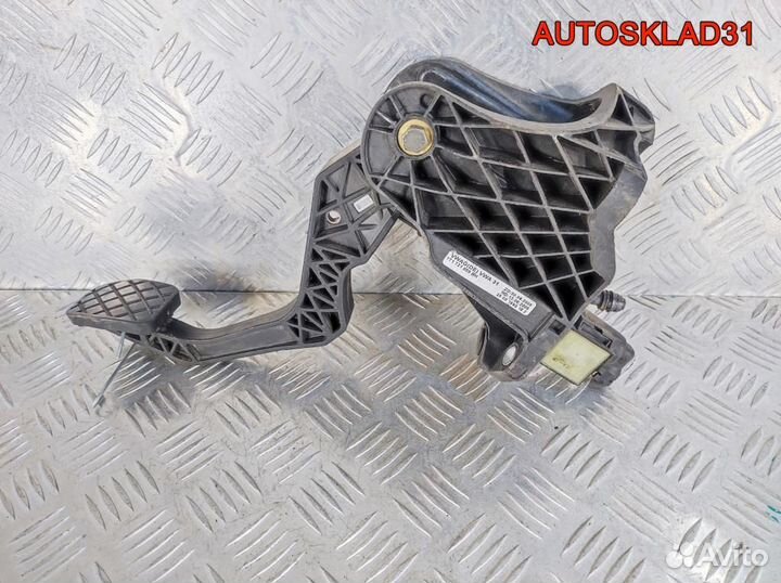 Педаль сцепления Volkswagen Touran 1T1721059BH