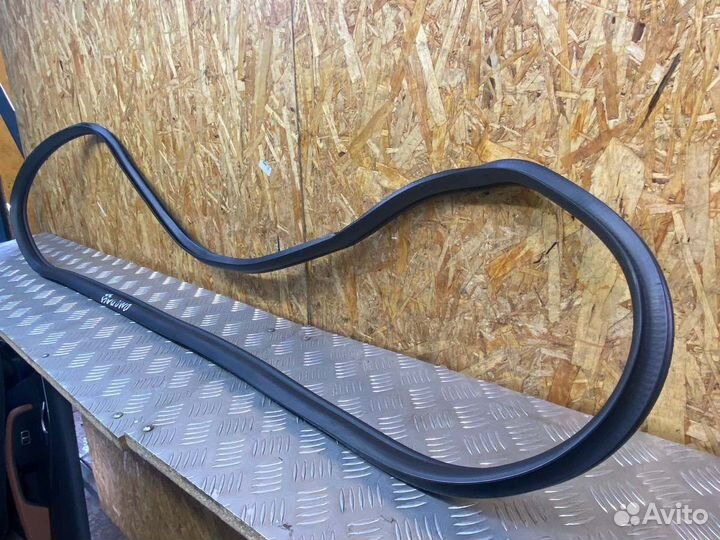 Уплотнительная резинка боковой двери задняя левая