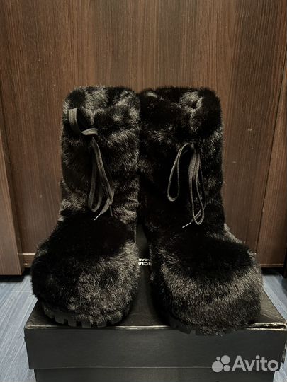 В наличии Balenciaga alaska furr boots