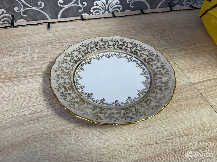 Тарелки золотой лист
