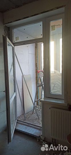 Оконный блок с дверью, новый от застройщика