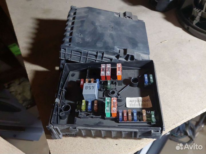 Блок предохранителей Vw Golf 6