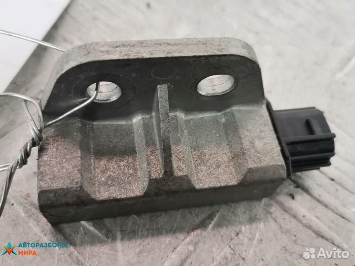 Датчик удара Nissan X-Trail T30 рест. 2006