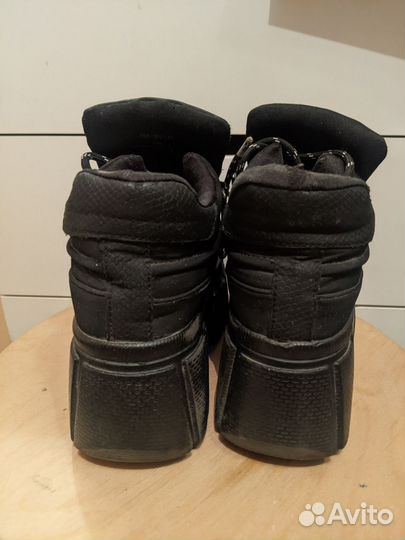 Кроссовки на высокой платформе