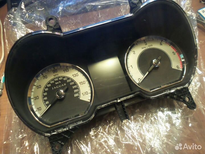 Панель приборов Jaguar XF