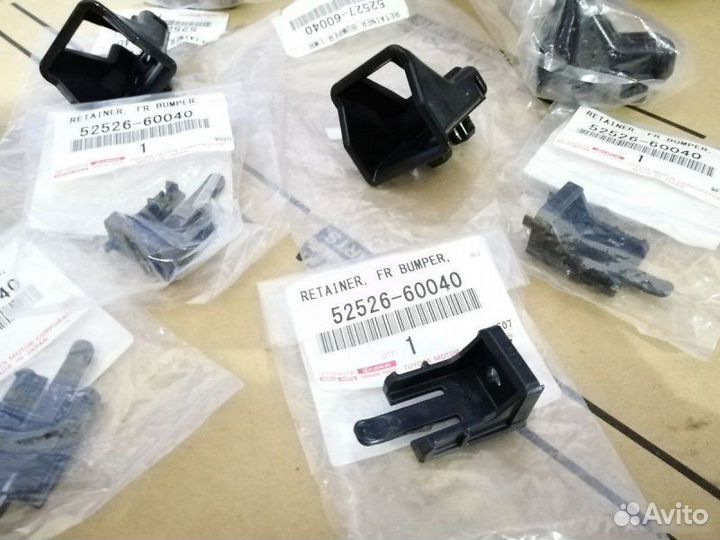 Клипса решетки радиатора Lexus Lx