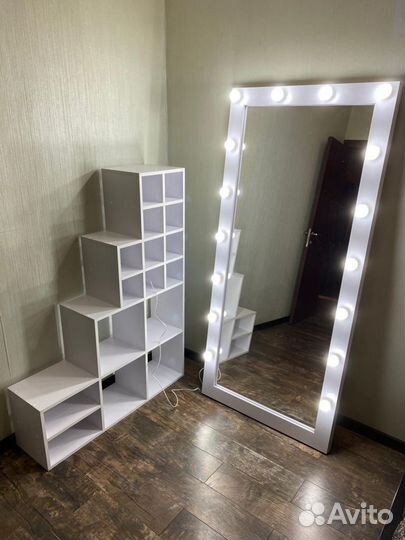 Гримерное зеркало с лампочками