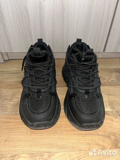 Кроссовки женские