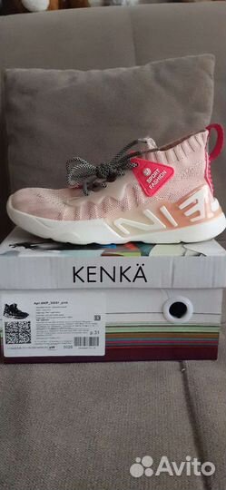 Кроссовки для девочки