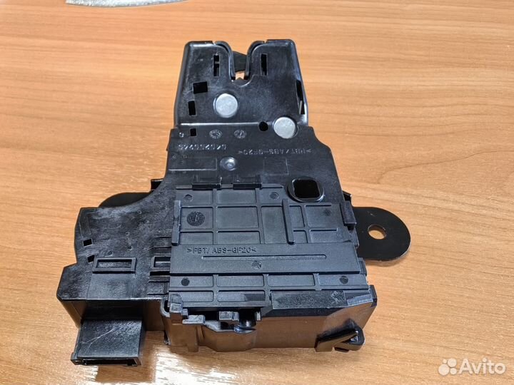 Замок крышки багажника (ST3930003 ) chevrolet