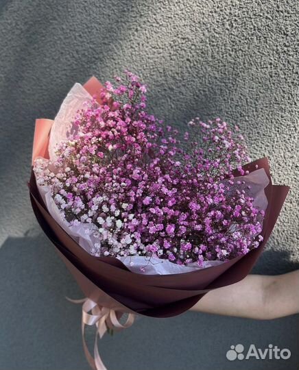 Гипсофила цветная в букете доставка