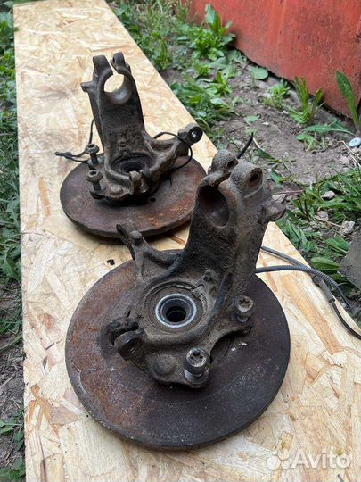 Кулак поворотный левый правый citroen c3