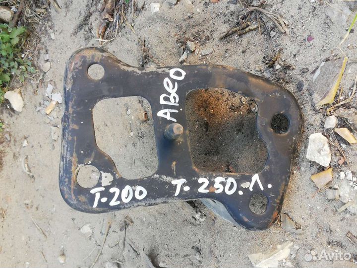 Кронштейн задней балки Шевроле Авео Т200 Т250