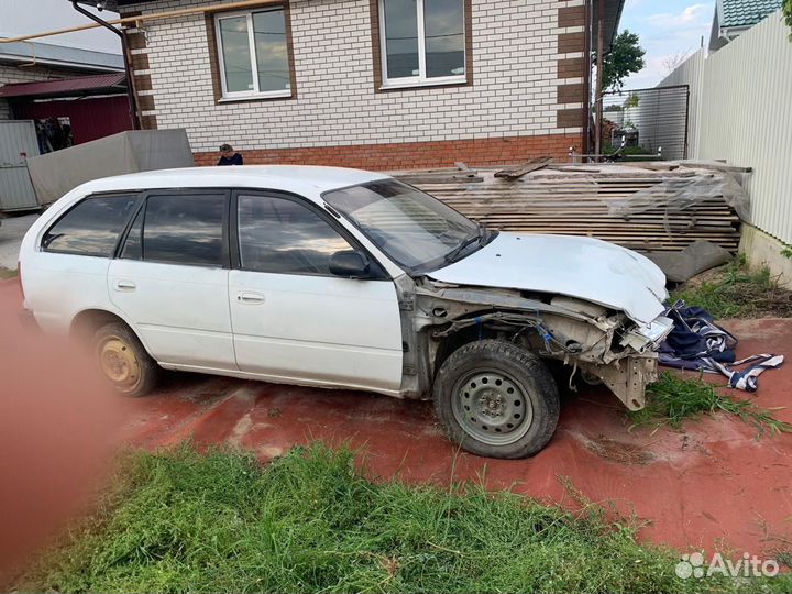 Toyota Corolla 1.5 AT, 1997, битый, 198 000 км