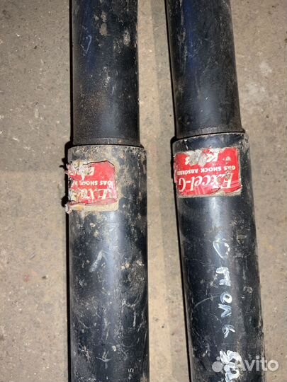 Амортизаторы задние Opel Monterey A Isuzu Trooper