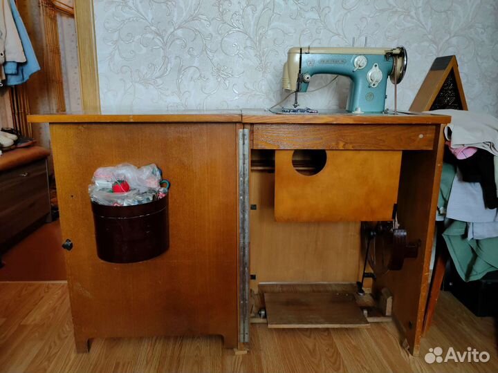 Швейная машина Чайка