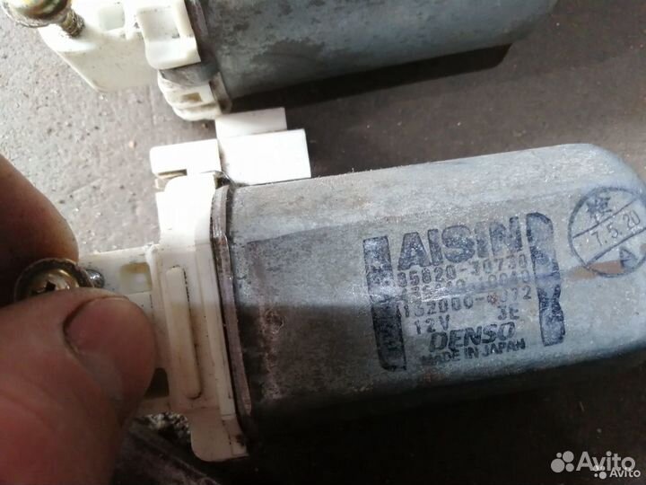 Мотор регулировки сидения Toyota Land Cruiser 100