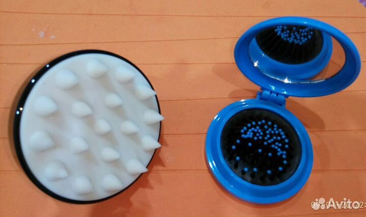 Массажер ручной и складная расческа