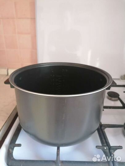 Мультиварка Polaris PMC 0554D в отличном состоянии