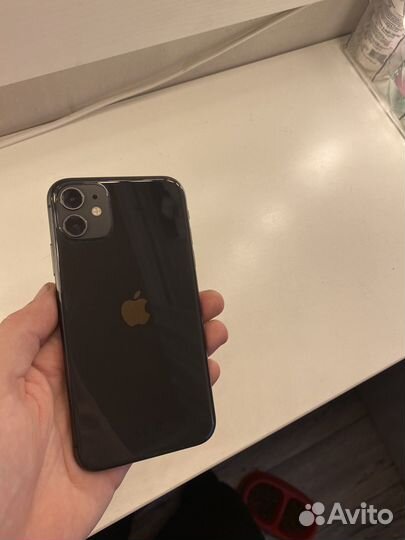 Телефон iPhone 11 64гб