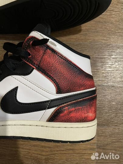 Кроссовки Air Jordan 1 Mid SE Wear-away - Infrared