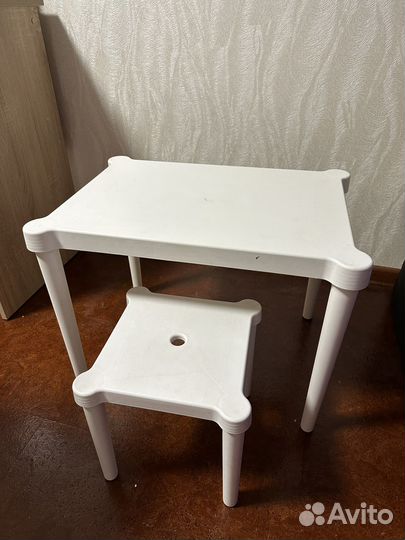 Детский стол и табурет IKEA