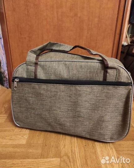 Сумка на колесиках маленькая, новая