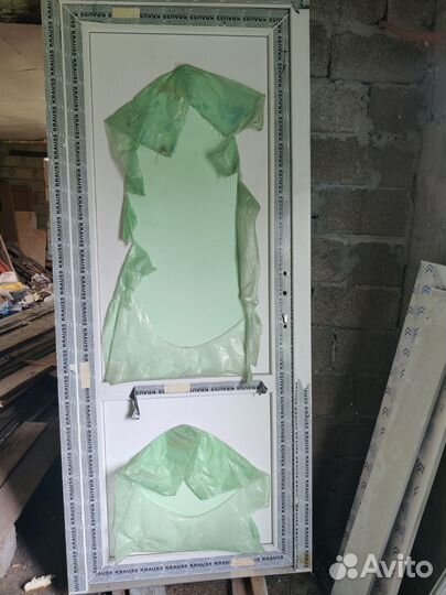 Дверь пластиковая входная новая