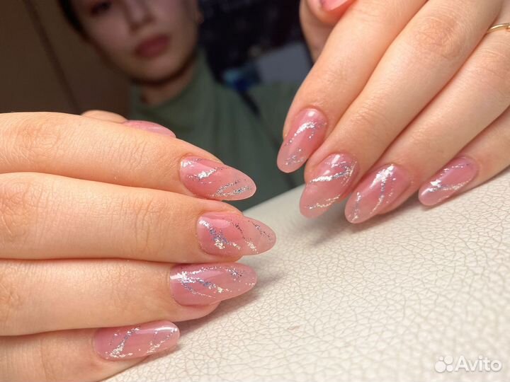 Модель на маникюр