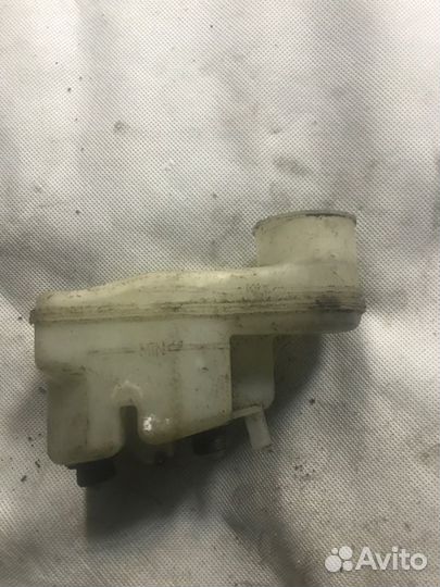 Бачок для тормозной жидкости Daihatsu Terios J100G