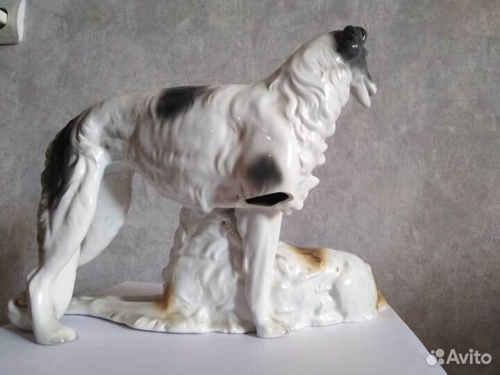 Фарфоровая статуэтка