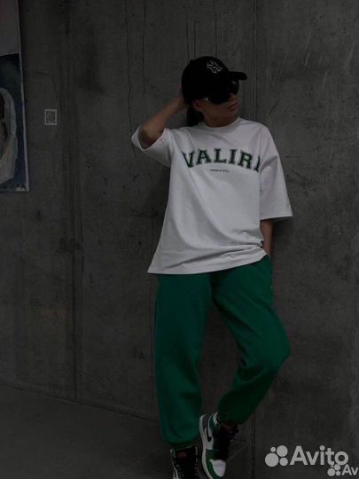 Женский спортивный костюм