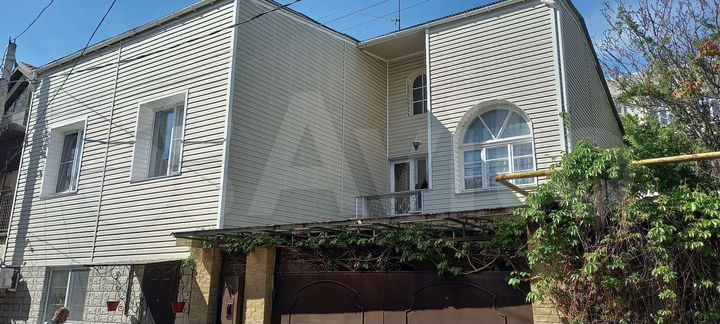 Дом 180 м² на участке 1,3 сот.