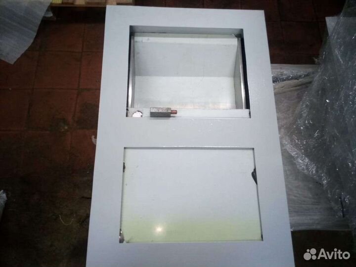 Передаточное устройство - лоток для денег