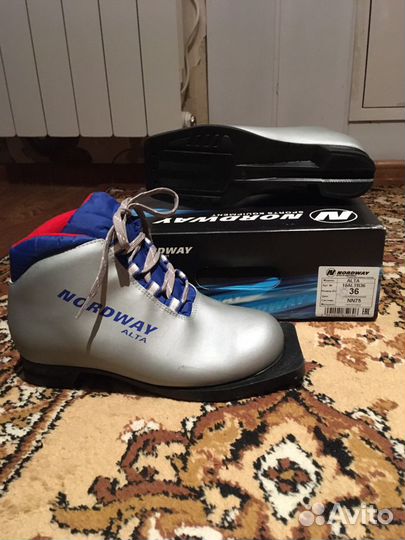 Лыжные ботинки